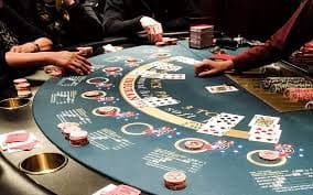 Meja Infinite Blackjack bir88 dengan multiple pemain di studio live